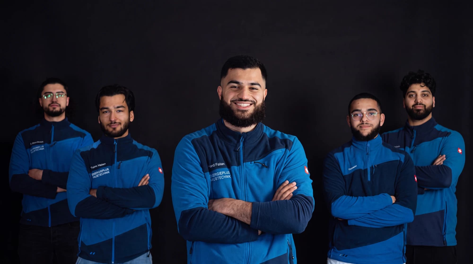 Das Team von EnergiePlus Haustechnik — vorne Inhaber und Meister Hardi Fattah